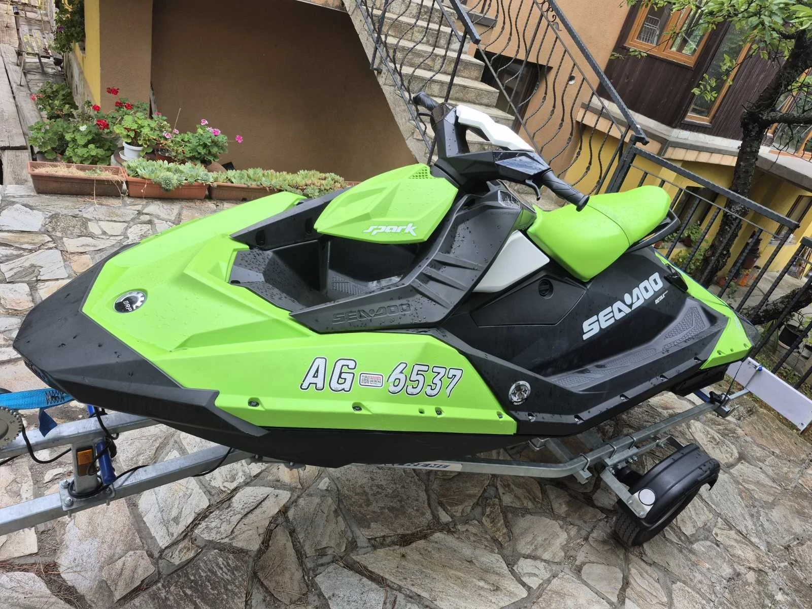 Джет Bombardier Sea Doo Sea-Doo Spark Trixx 2017 | 61 моточаса | Перфектно, снимка 2 - Воден транспорт - 54725887