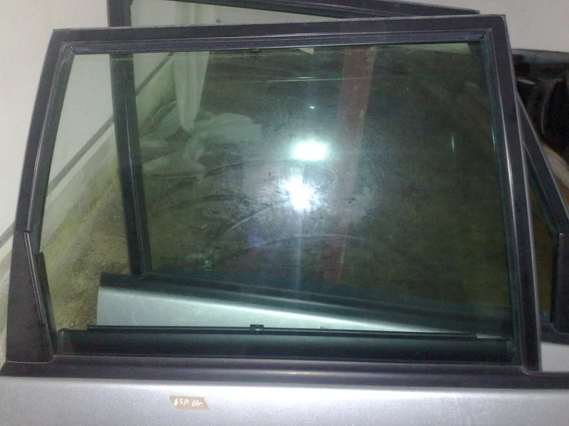 стъкло врата задно дясно за Рено Еспейс 01г. 