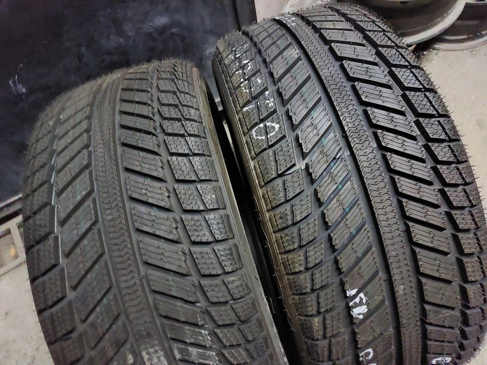 ���� 235/40R19 | Mobile.bg � ����������� 2