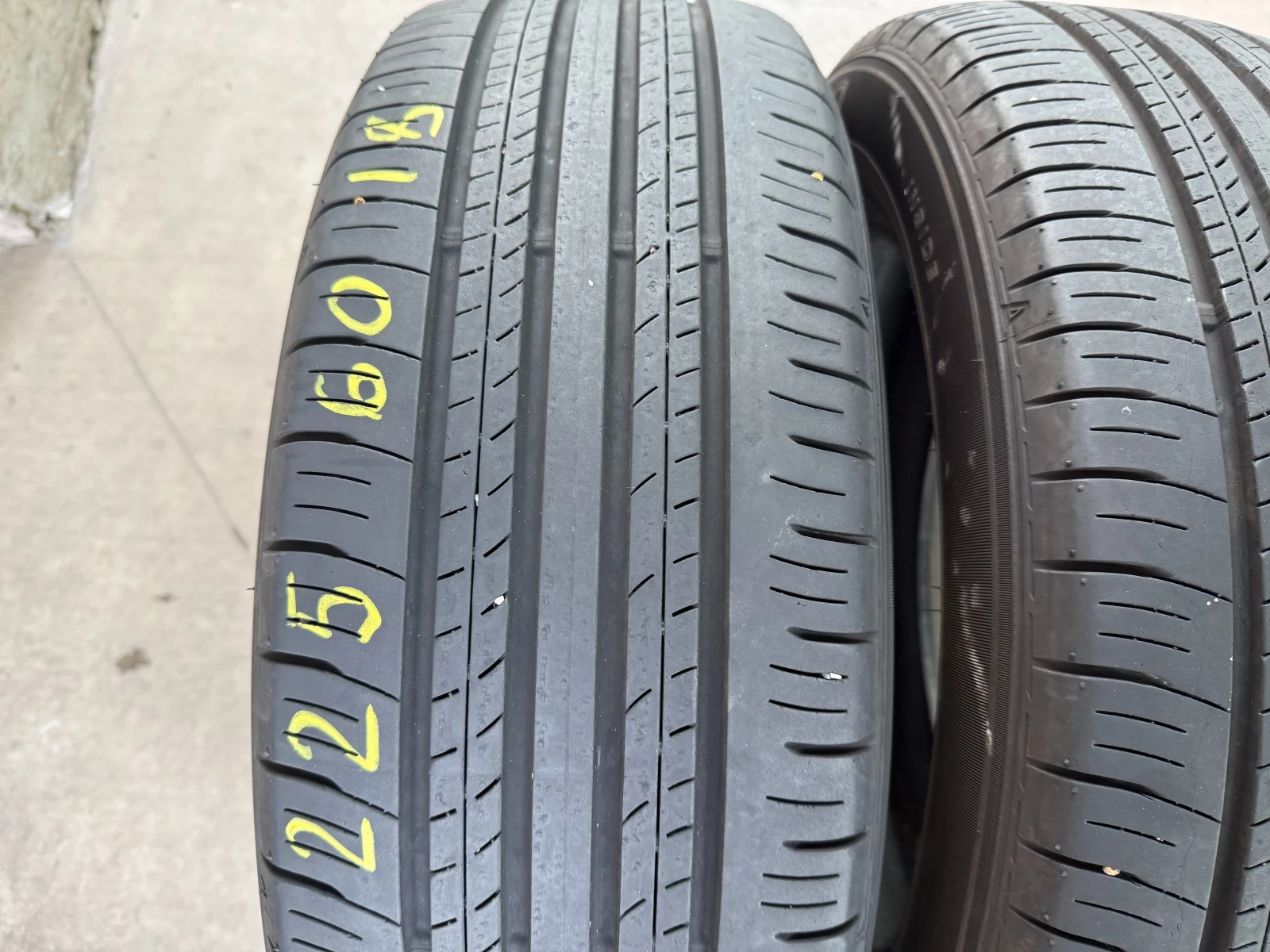 Гуми Летни 225/60R18, снимка 2 - Гуми и джанти - 54608034