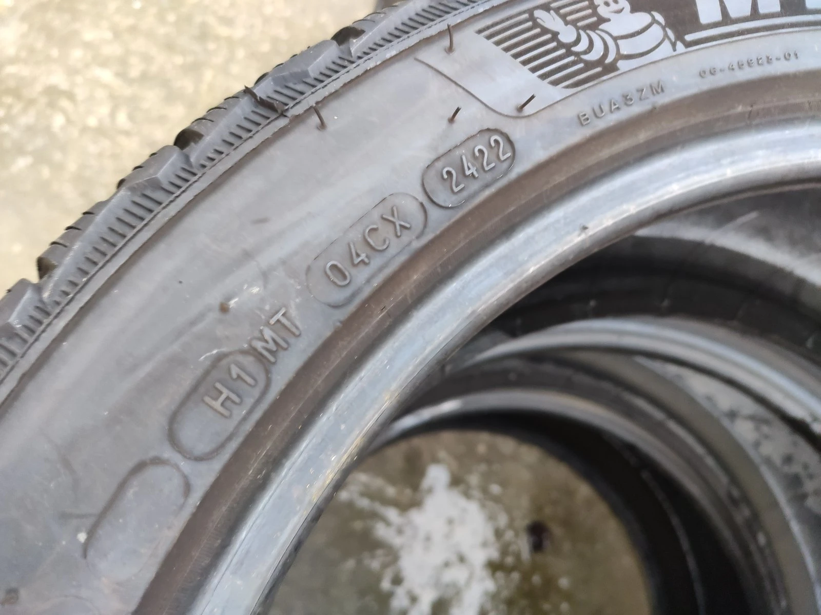 Гуми Зимни 225/45R18, снимка 8 - Гуми и джанти - 56735511