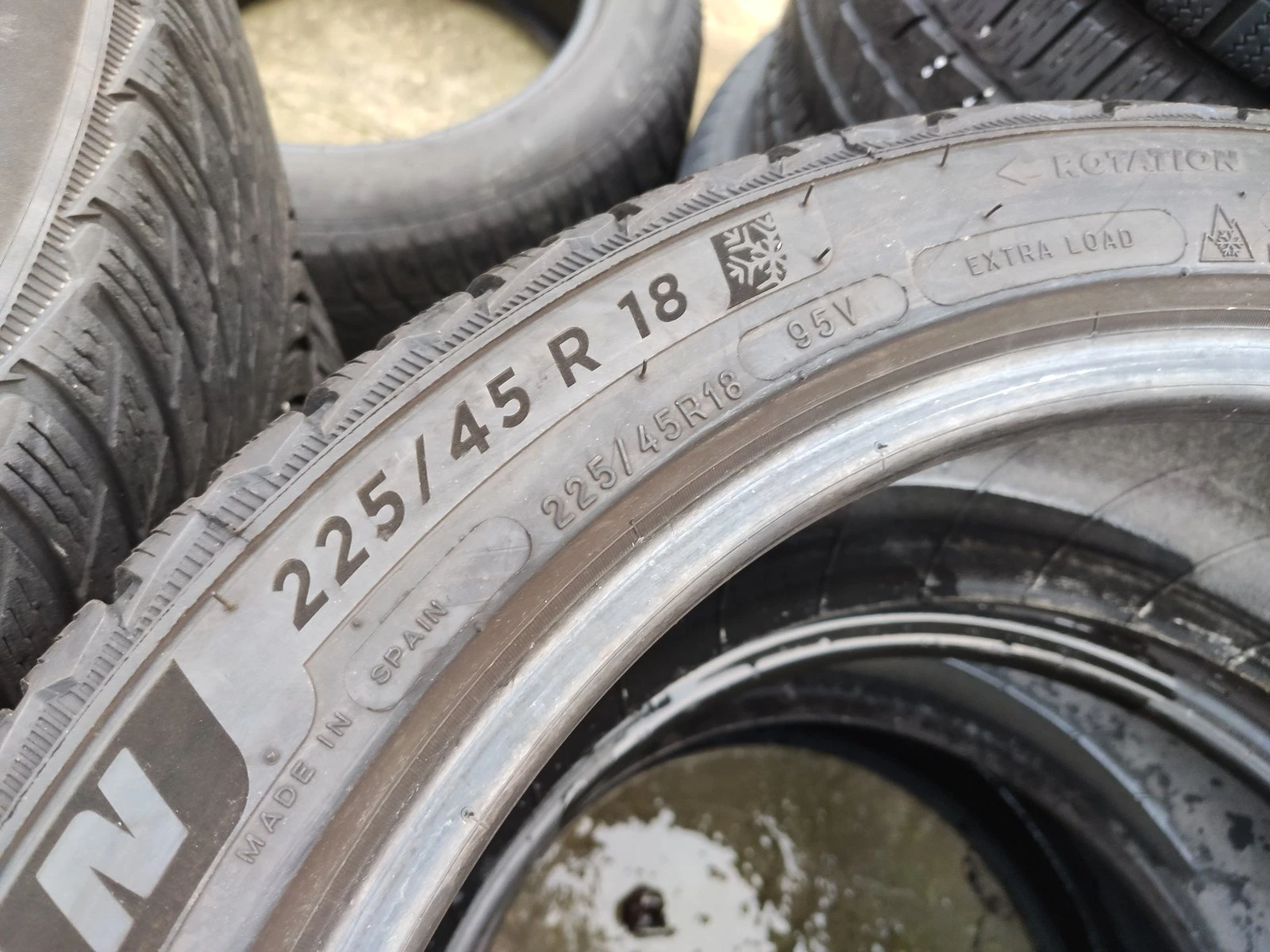 Гуми Зимни 225/45R18, снимка 7 - Гуми и джанти - 56735511