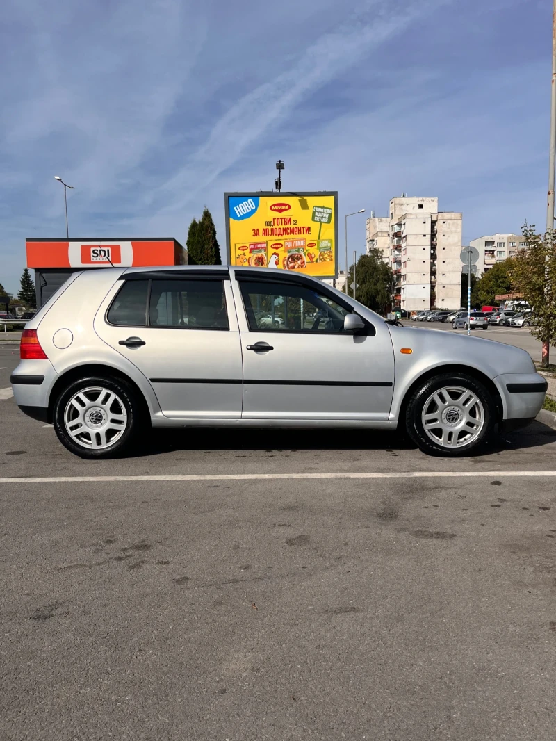 VW Golf, снимка 4 - Автомобили и джипове - 48316177