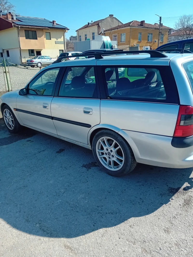 Opel Vectra Комби, снимка 4 - Автомобили и джипове - 49357599