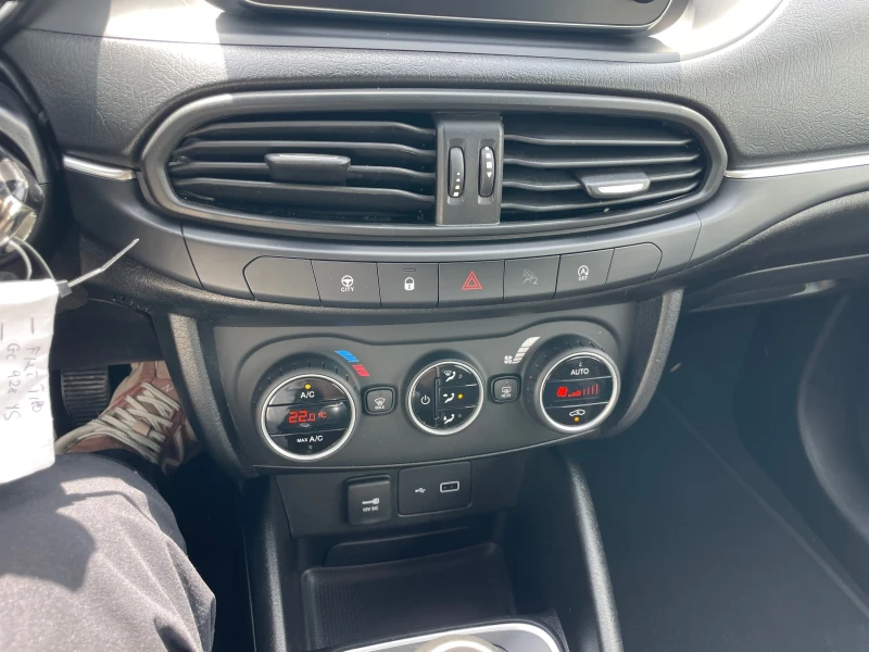 Fiat Tipo 1.6 Mjt Ses 5P Sport (88 KW), снимка 13 - Автомобили и джипове - 50279947