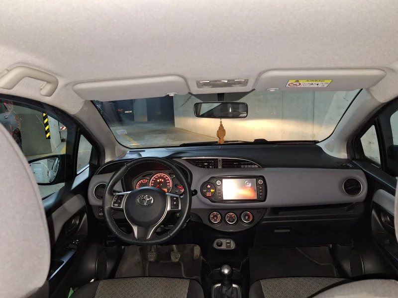 Toyota Yaris 1.0i, снимка 2 - Автомобили и джипове - 51046591