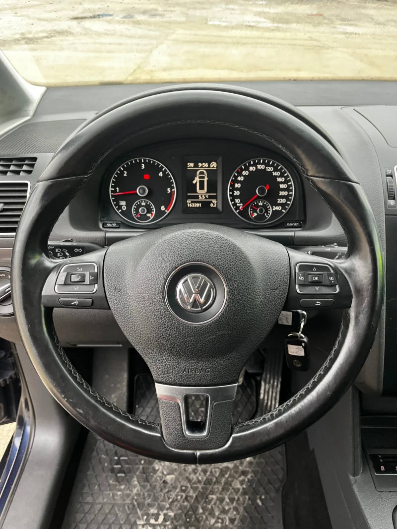 VW Touran TDI Blue Motion FULL Нов внос, снимка 10 - Автомобили и джипове - 52697116