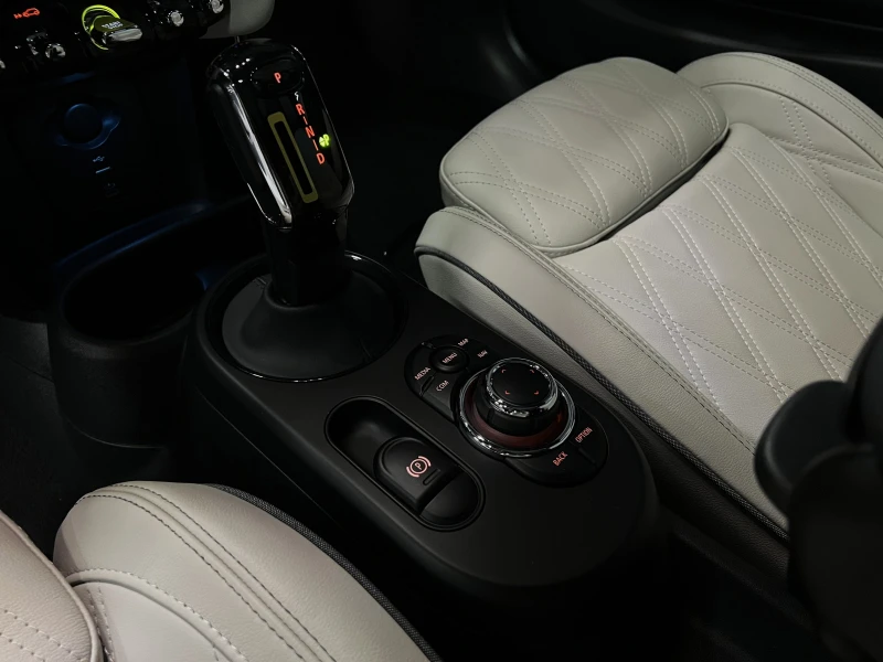 Mini Cooper SE EXCLUSIVE HEADUP PANO H/K , снимка 17 - Автомобили и джипове - 52816792