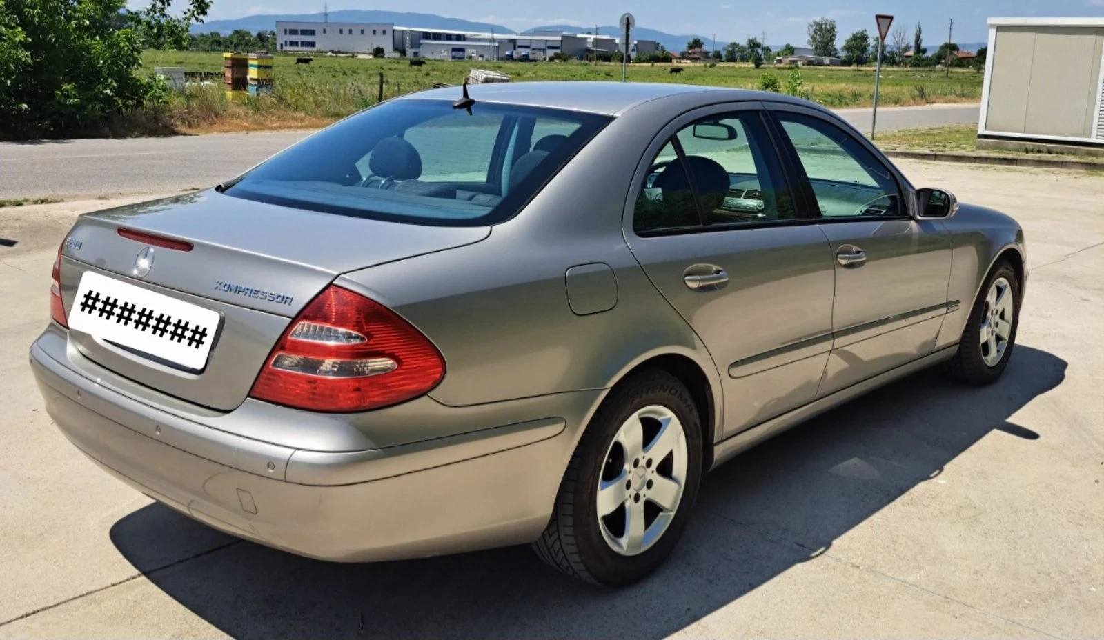 Mercedes-Benz E 200 1.8 Компресор 163 кс. ГАРАЖЕН - изображение 2