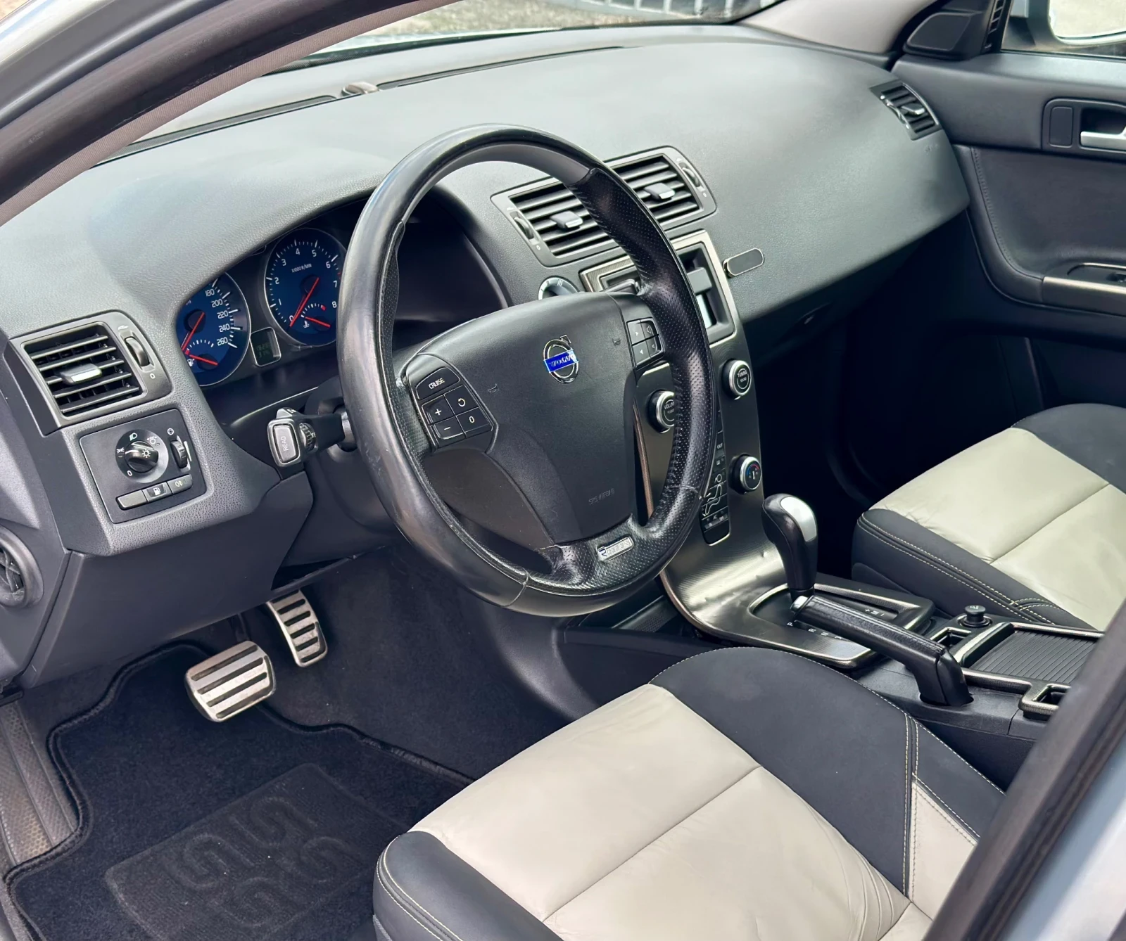 Volvo S40 2.5 Turbo R-Design Facelift  Автомат 230к.с - изображение 7
