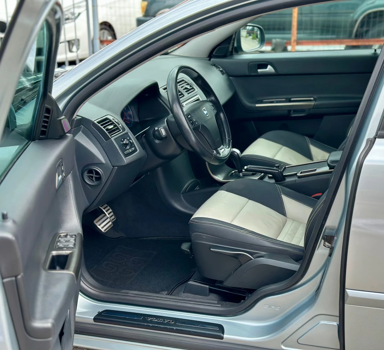Volvo S40 2.5 Turbo R-Design Facelift  Автомат 230к.с - изображение 6