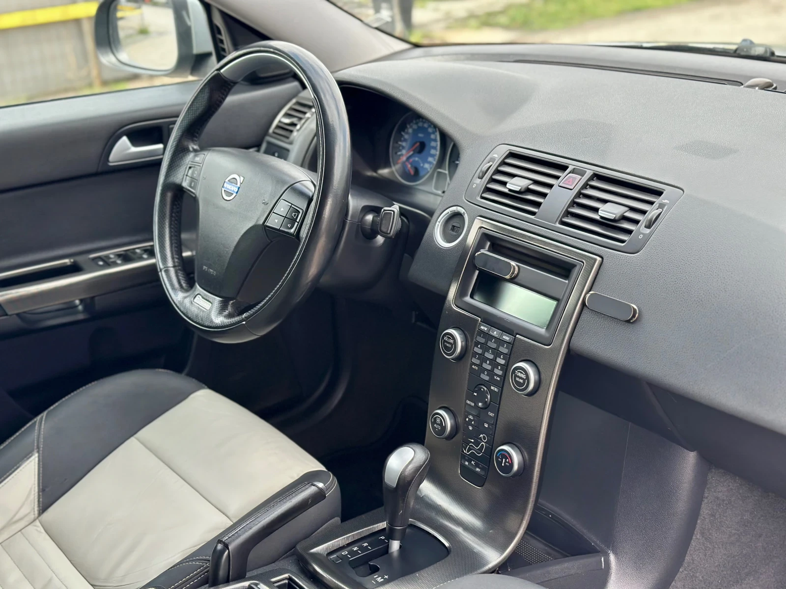 Volvo S40 2.5 Turbo R-Design Facelift  Автомат 230к.с - изображение 9
