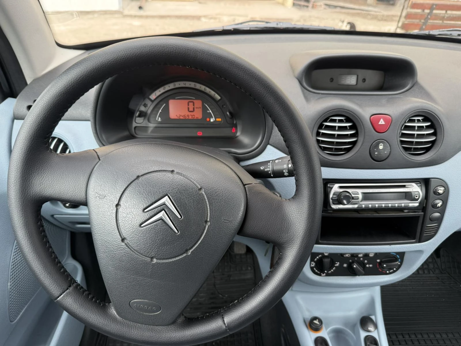 Citroen C3 1.4HDI, снимка 11 - Автомобили и джипове - 53915386
