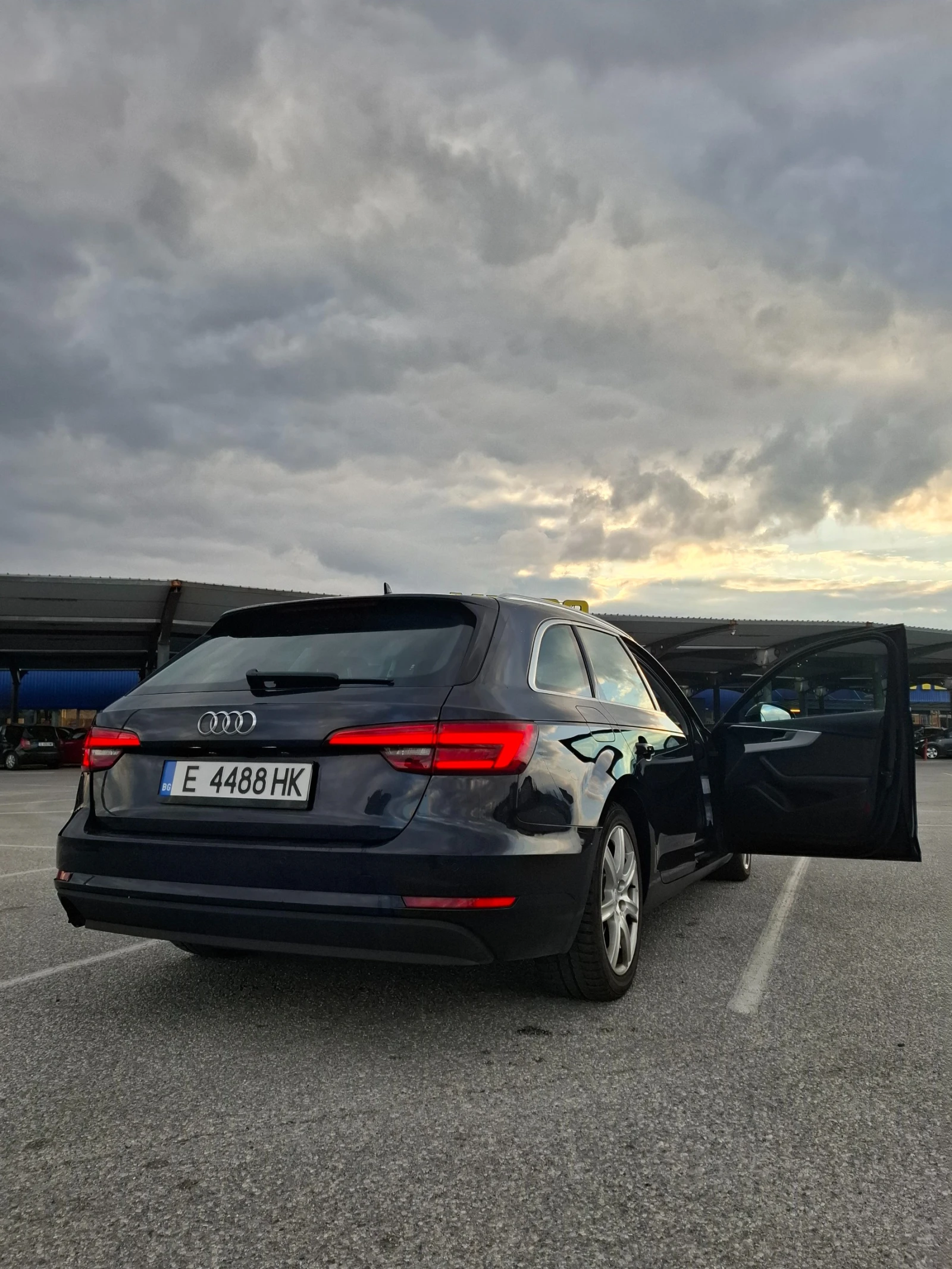 Audi A4 Avant 2.0 DISTRONIC, снимка 5 - Автомобили и джипове - 54031531