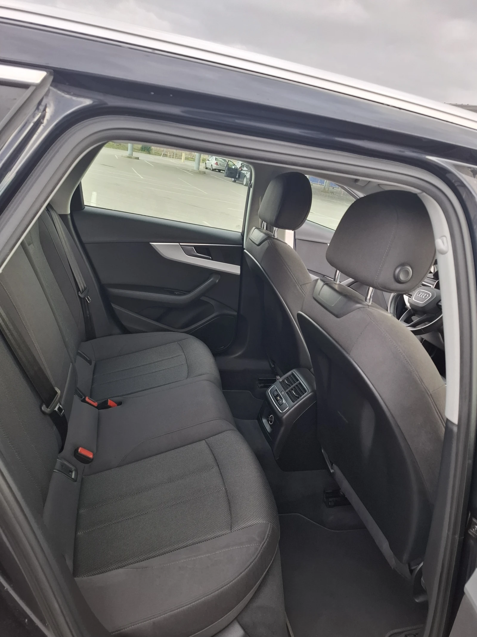 Audi A4 Avant 2.0 DISTRONIC, снимка 4 - Автомобили и джипове - 54031531