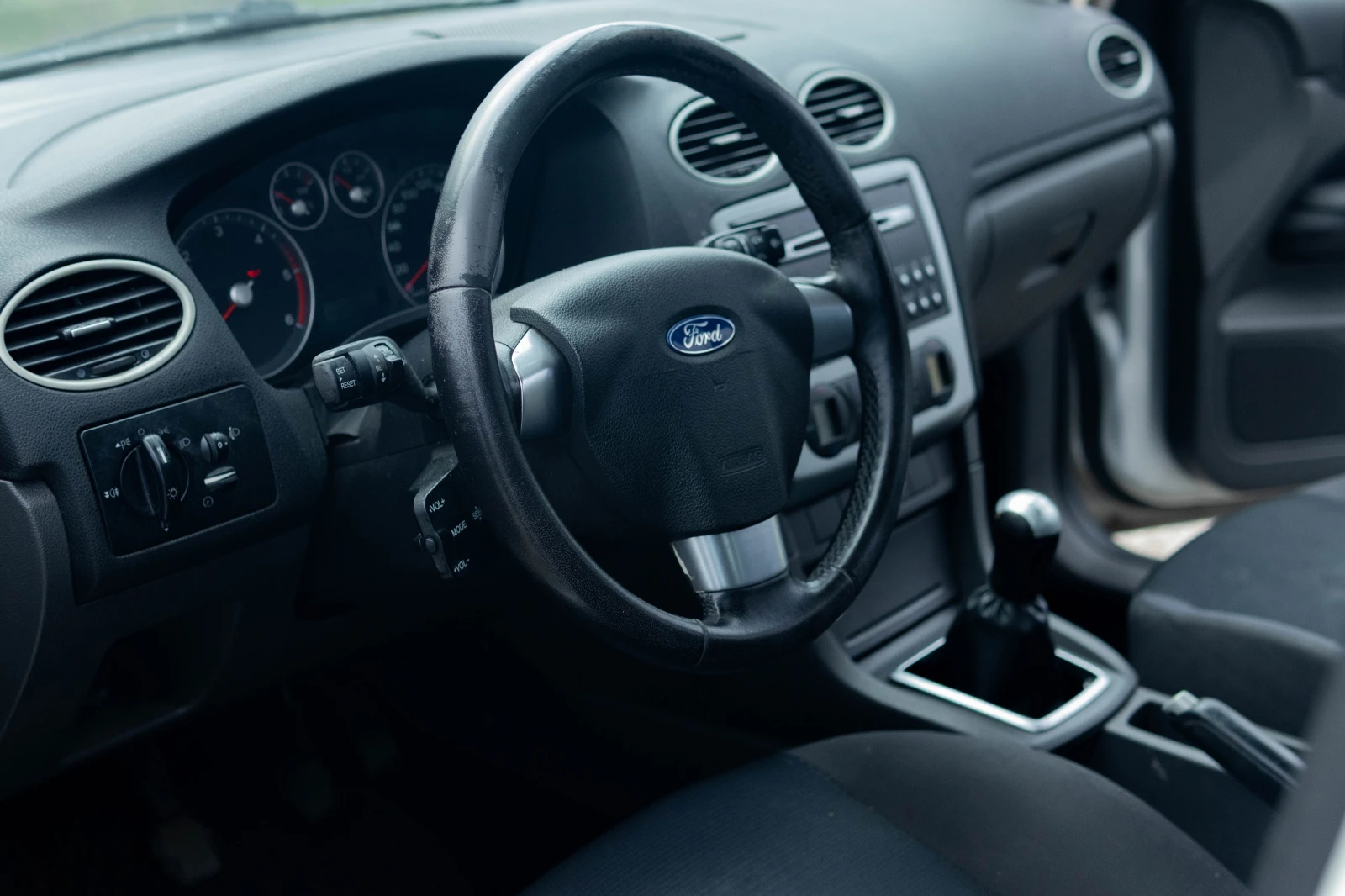 Ford Focus 1.6 TDCi, снимка 13 - Автомобили и джипове - 54045466