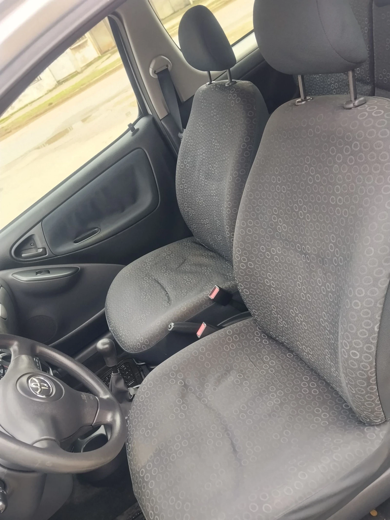 Toyota Yaris 1.3, снимка 10 - Автомобили и джипове - 54174771