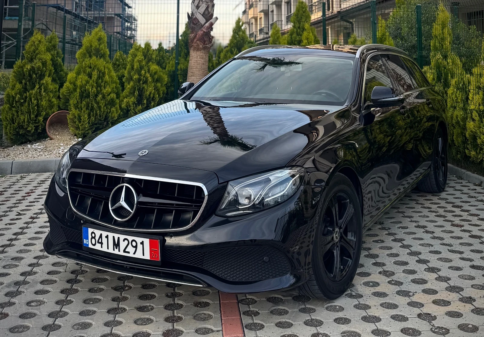 Mercedes-Benz E 220  9-G Multibeam Led Swarovski DynamicSelect 194к.с.