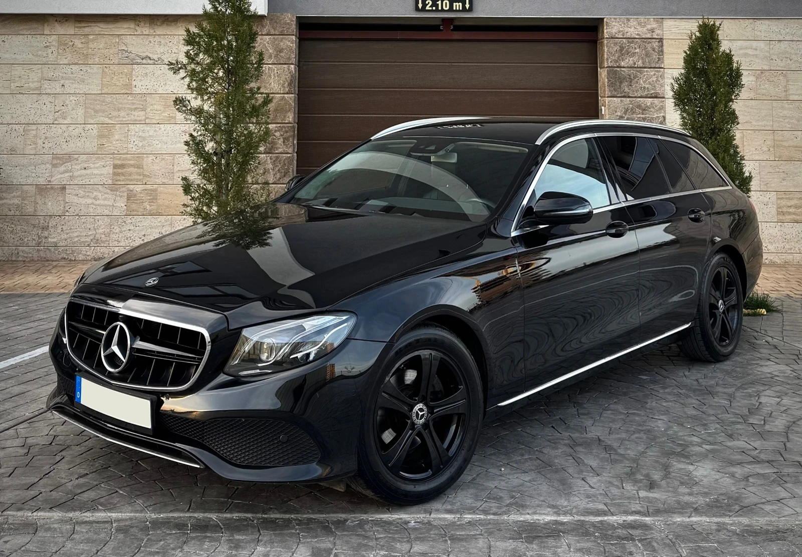 Mercedes-Benz E 220  9-G Multibeam Led Swarovski DynamicSelect 194к.с., снимка 2 - Автомобили и джипове - 54610675