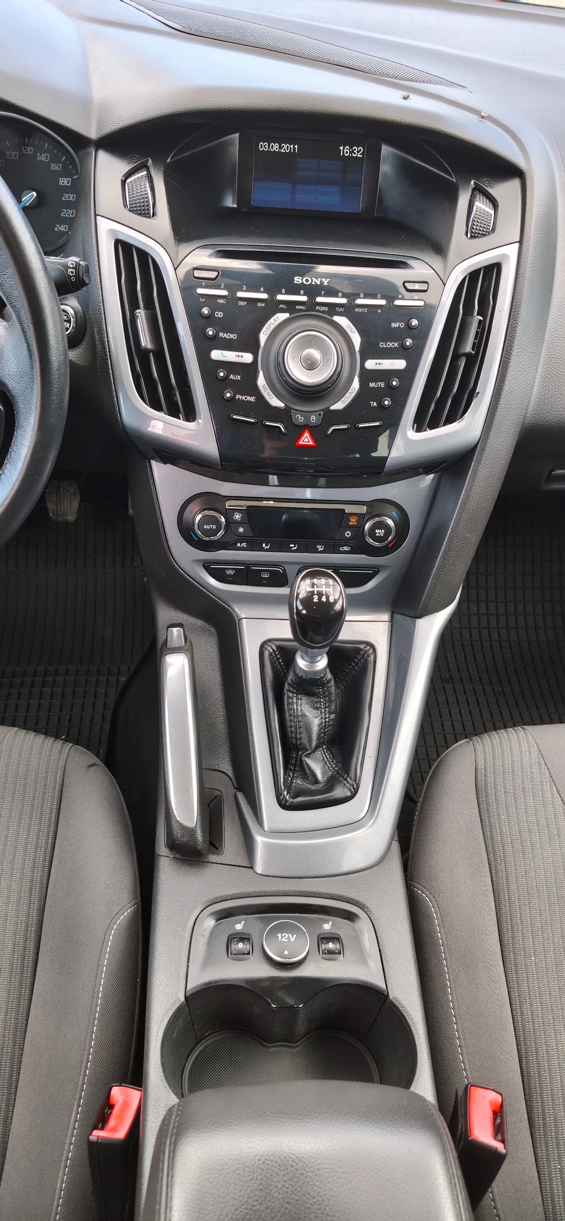 Ford Focus 1.6 HDI * TITANIUM* , снимка 16 - Автомобили и джипове - 54993282