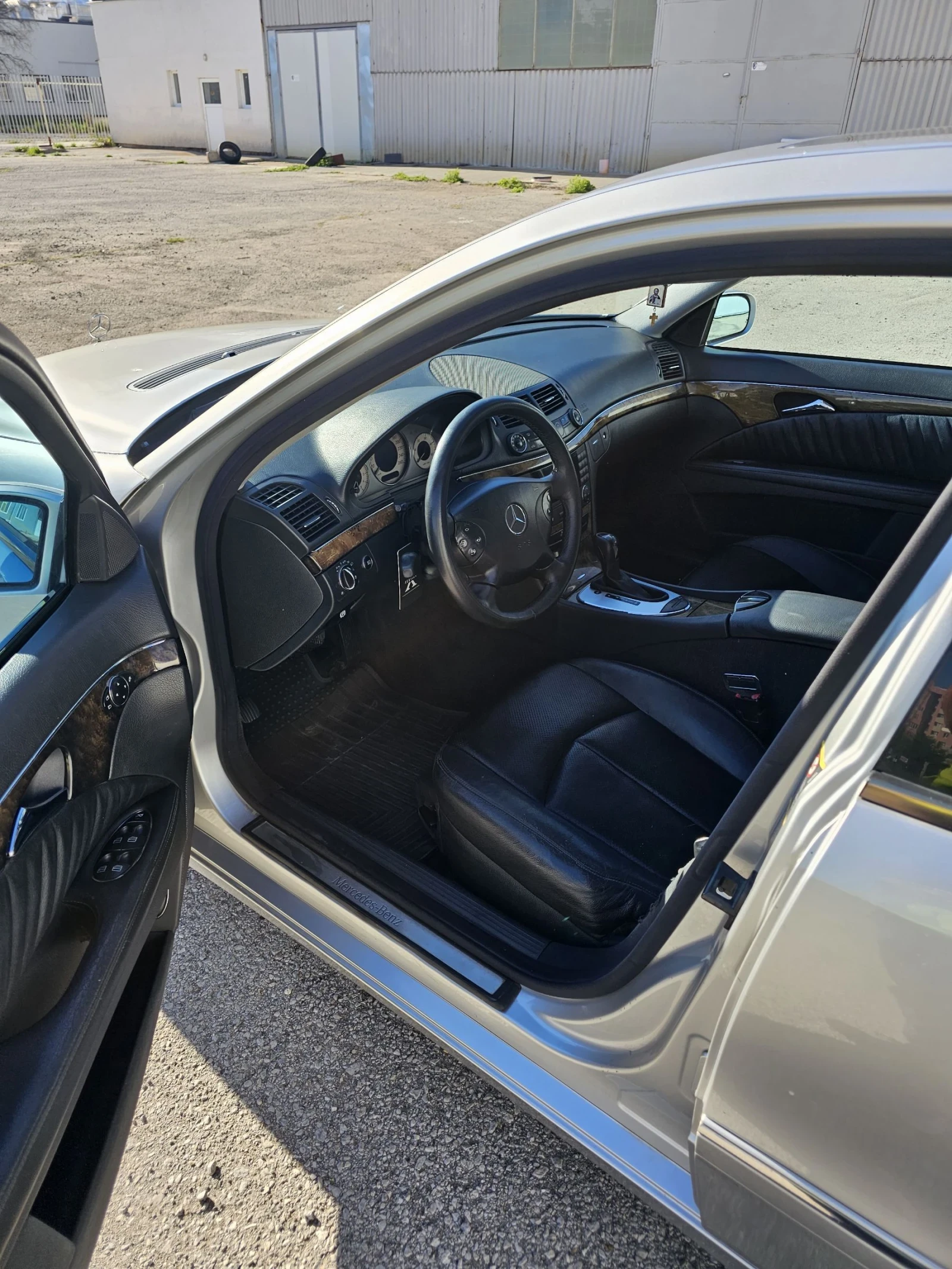 Mercedes-Benz E 280 3.2 CDI, снимка 12 - Автомобили и джипове - 55746251