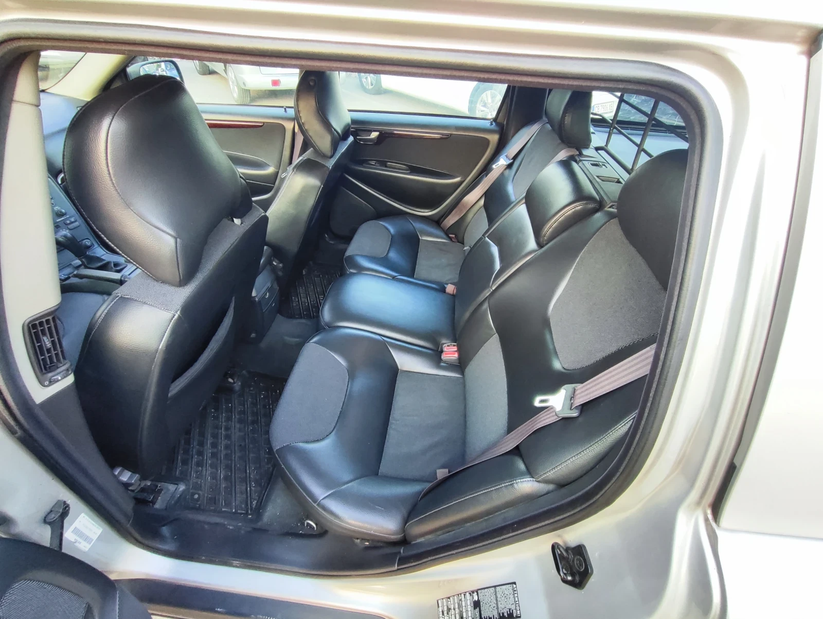 Volvo Xc70 2.4 T, снимка 7 - Автомобили и джипове - 55900303
