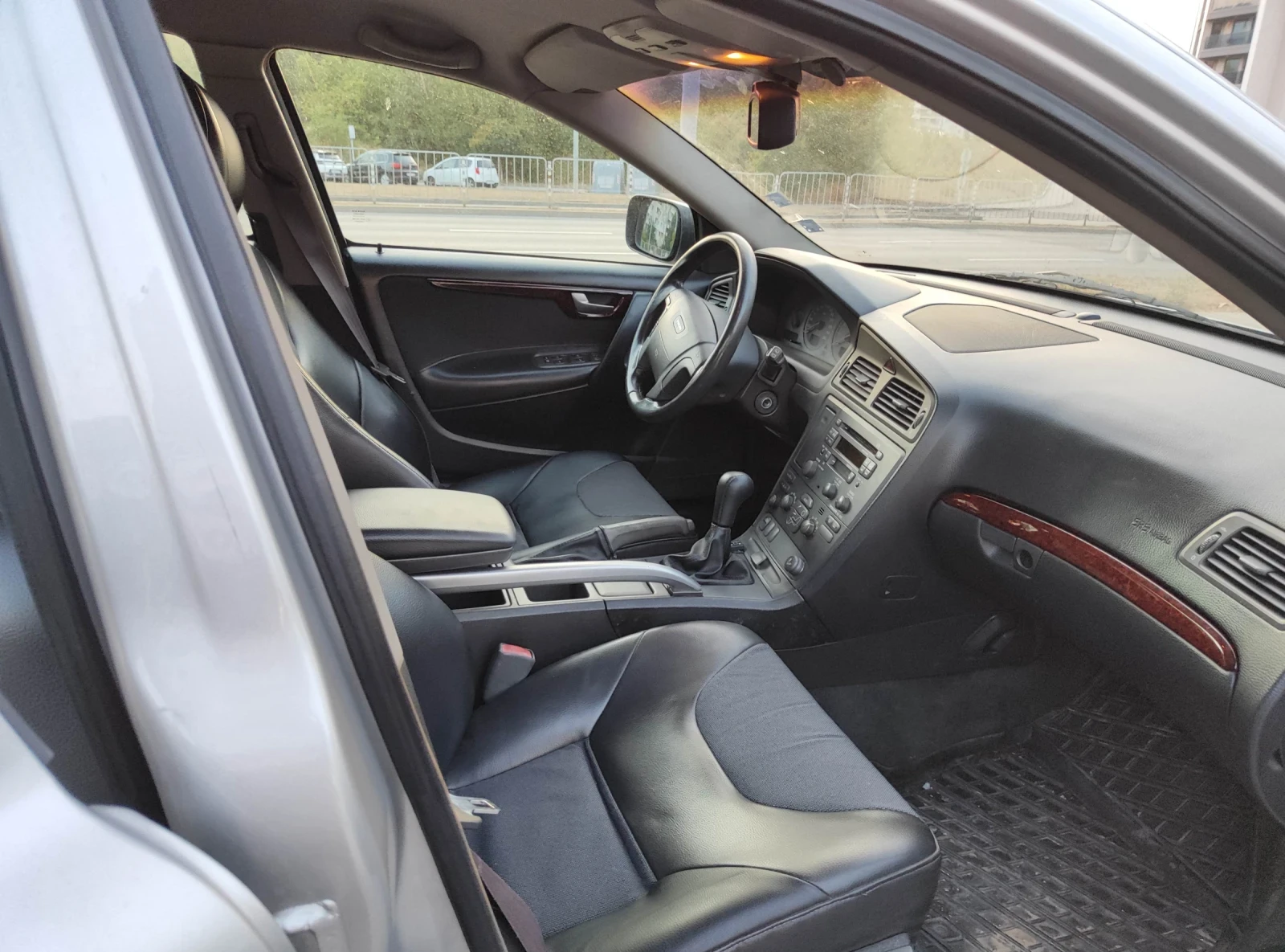 Volvo Xc70 2.4 T, снимка 3 - Автомобили и джипове - 55900303