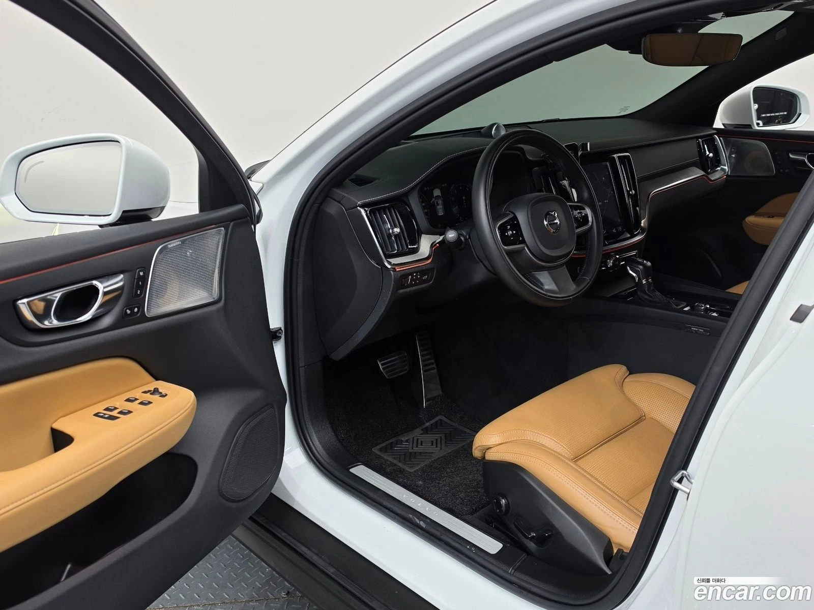 Volvo V60 T5 Pro AWD, снимка 10 - Автомобили и джипове - 56661643