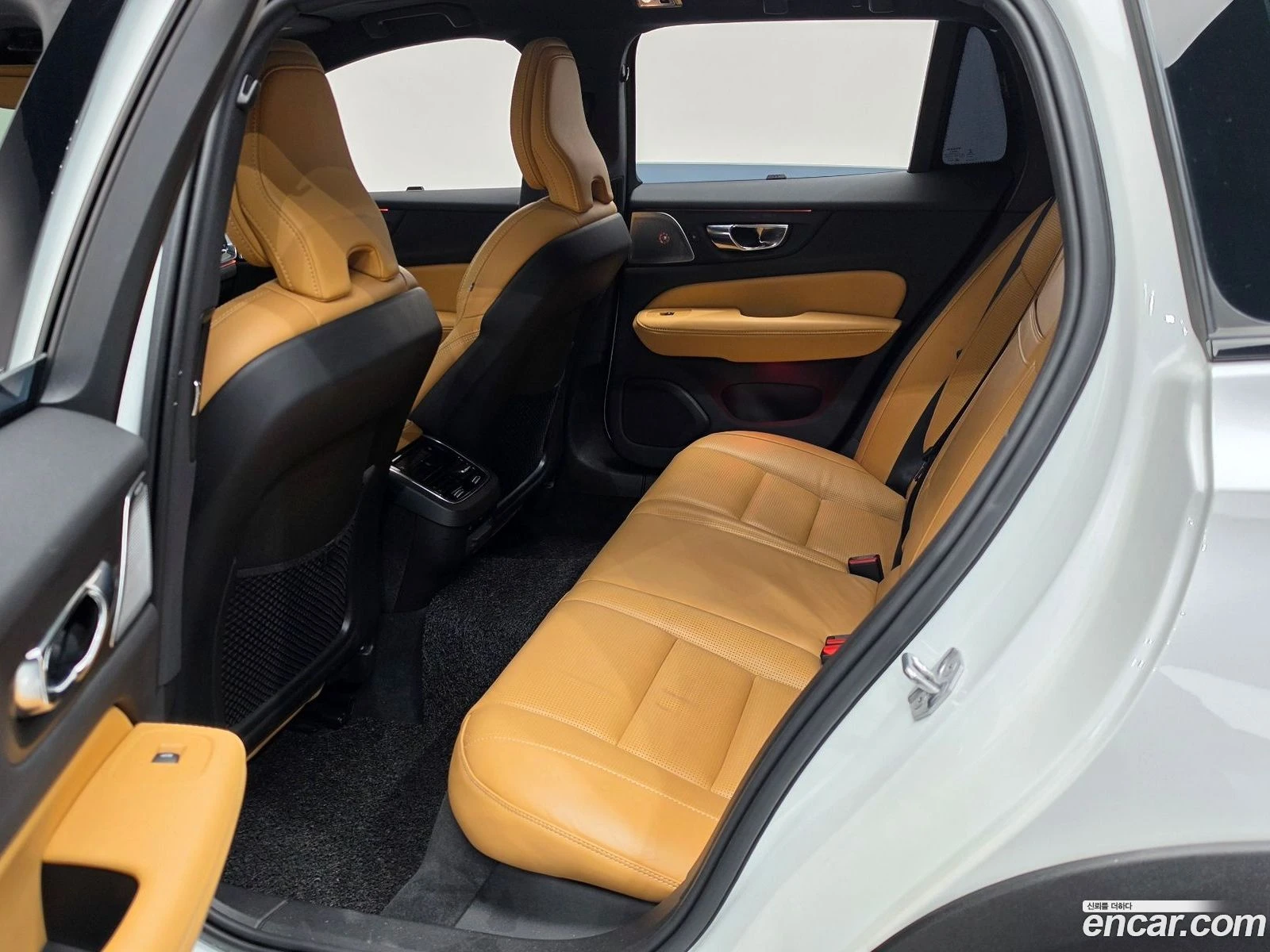 Volvo V60 T5 Pro AWD, снимка 11 - Автомобили и джипове - 56661643
