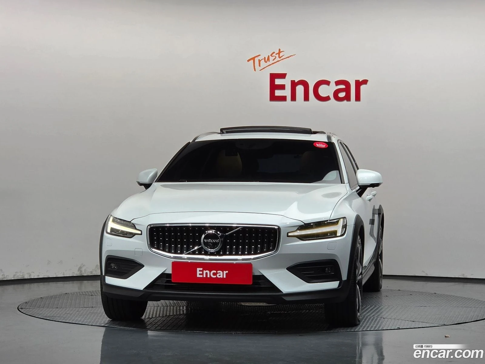Volvo V60 T5 Pro AWD, снимка 3 - Автомобили и джипове - 56661643
