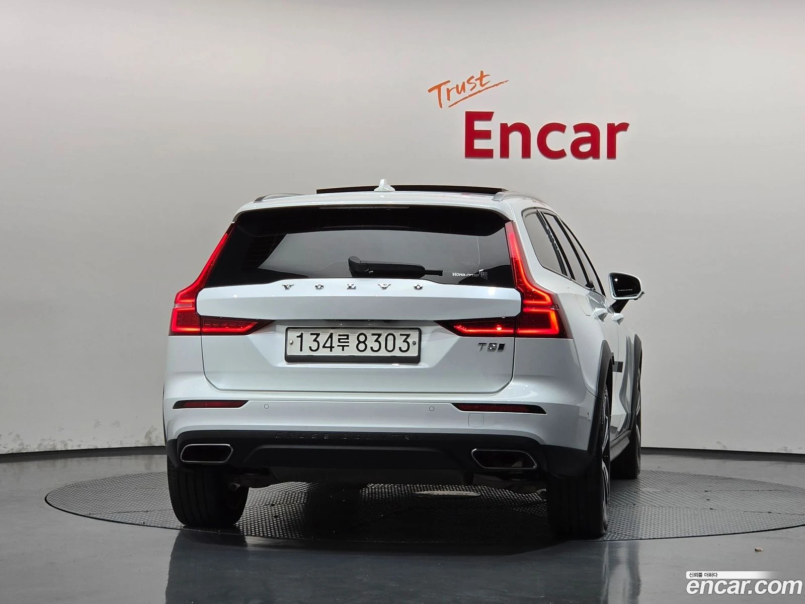 Volvo V60 T5 Pro AWD, снимка 4 - Автомобили и джипове - 56661643