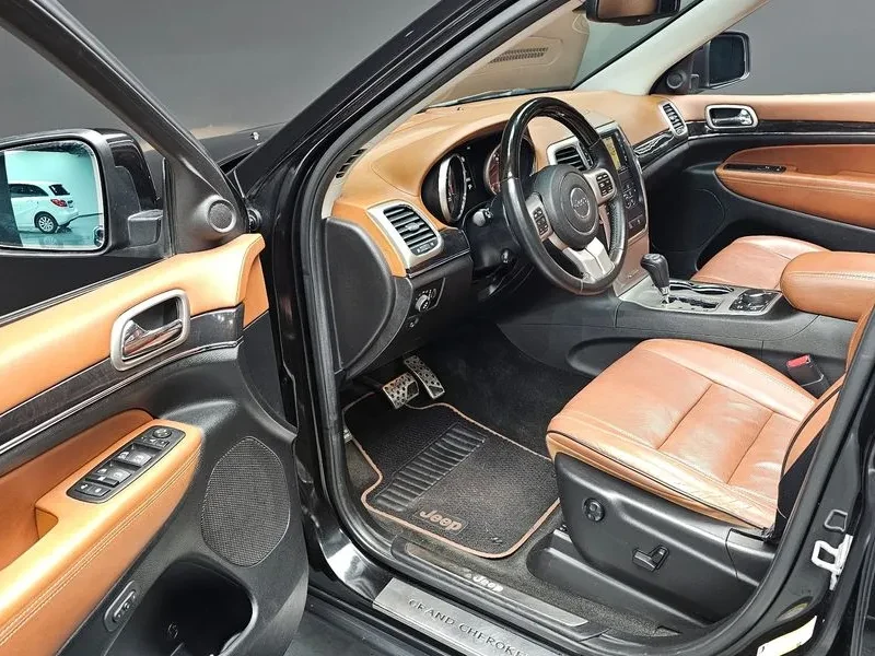 Jeep Cherokee 3.0 Diesel Overland, снимка 12 - Автомобили и джипове - 53591594