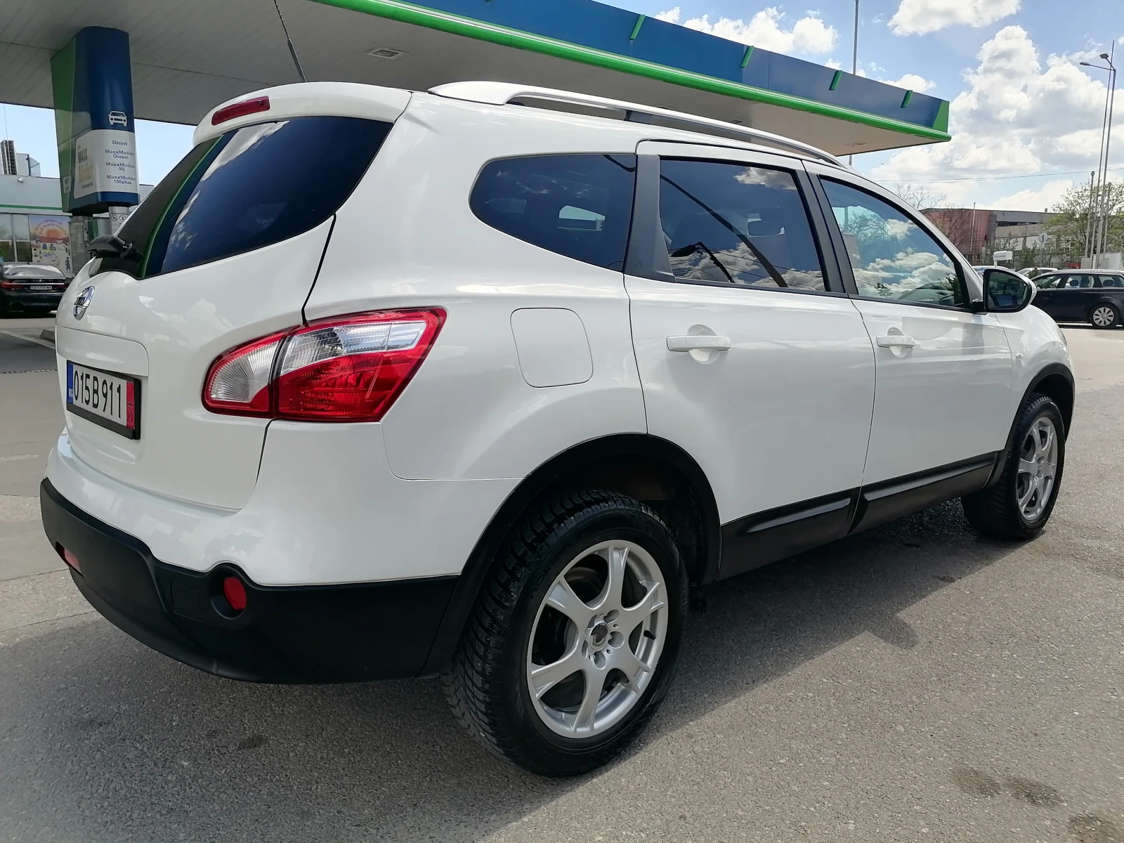 Nissan Qashqai 2.0i 4x4 + 2 - изображение 5