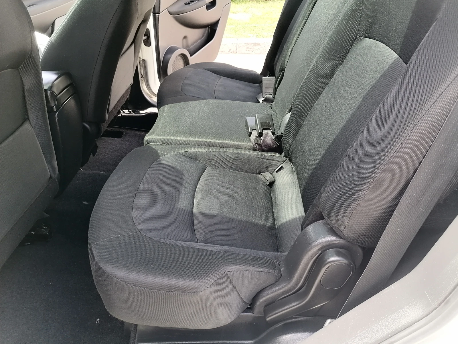 Nissan Qashqai 2.0i 4x4 + 2 - изображение 9