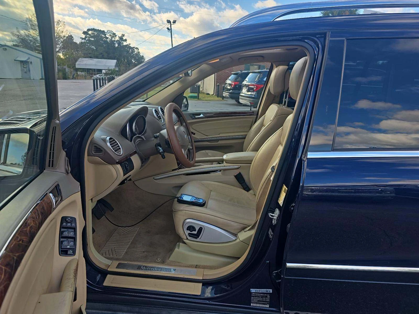 Mercedes-Benz GL 550 4MATIC* KEYLESS* ОБДУХ* 7 МЕСТНА - изображение 8