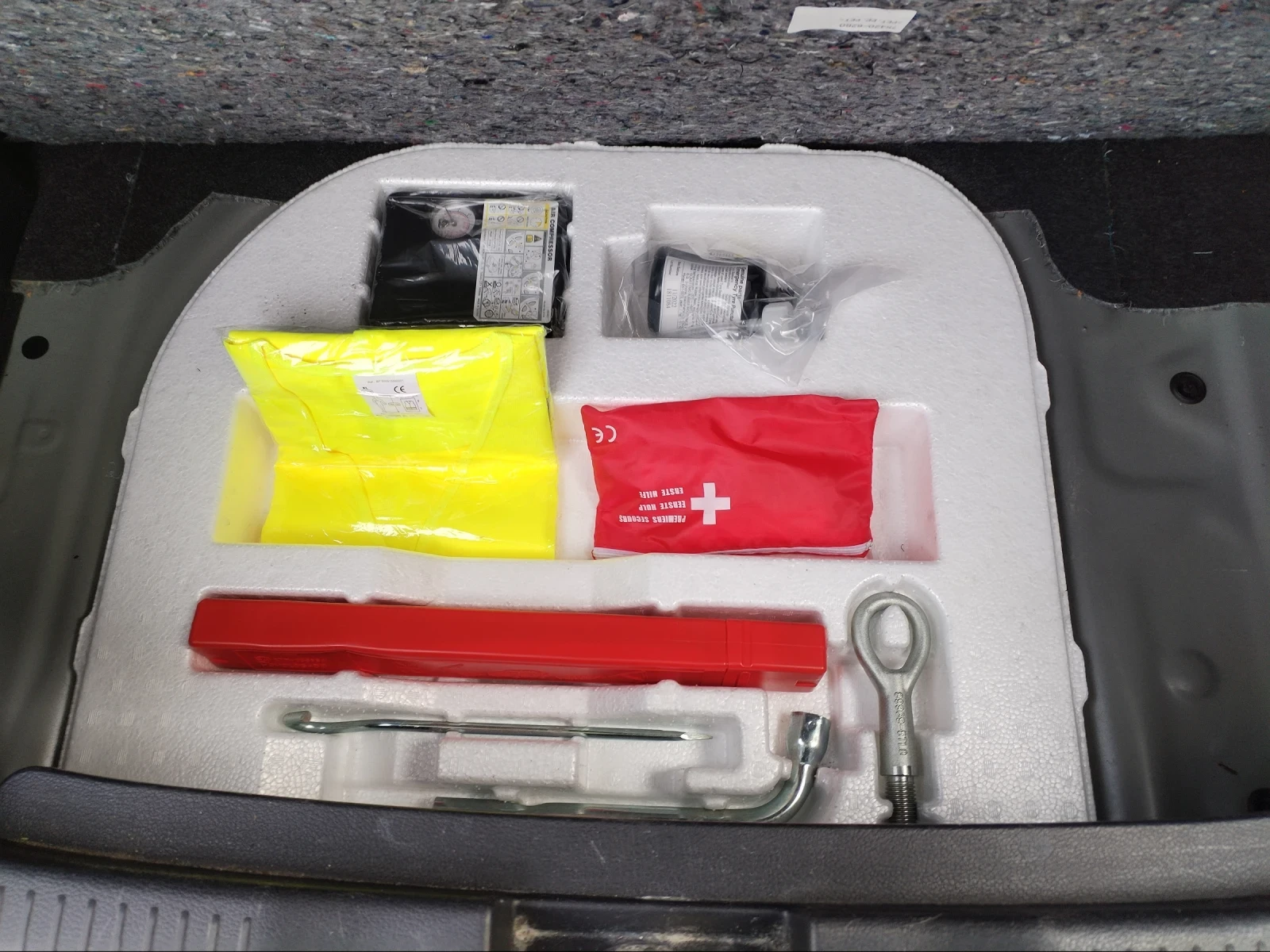 Suzuki Ignis Hybrid , снимка 10 - Автомобили и джипове - 54004898