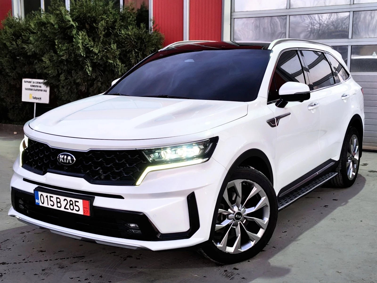 Kia Sorento НАЛИЧНА/PLATINUM/2.2D/4WD/8AT/ПАНО/HEAD UP/DIGITAL, снимка 2 - Автомобили и джипове - 54067351