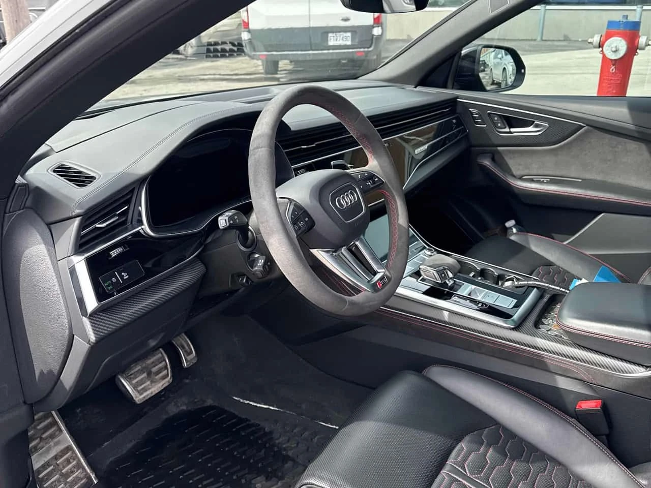 Audi RSQ8 4.0 TFSI quattro /DISTRONIC/360/B&O/ОБДУХВАНЕ, снимка 5 - Автомобили и джипове - 54108053