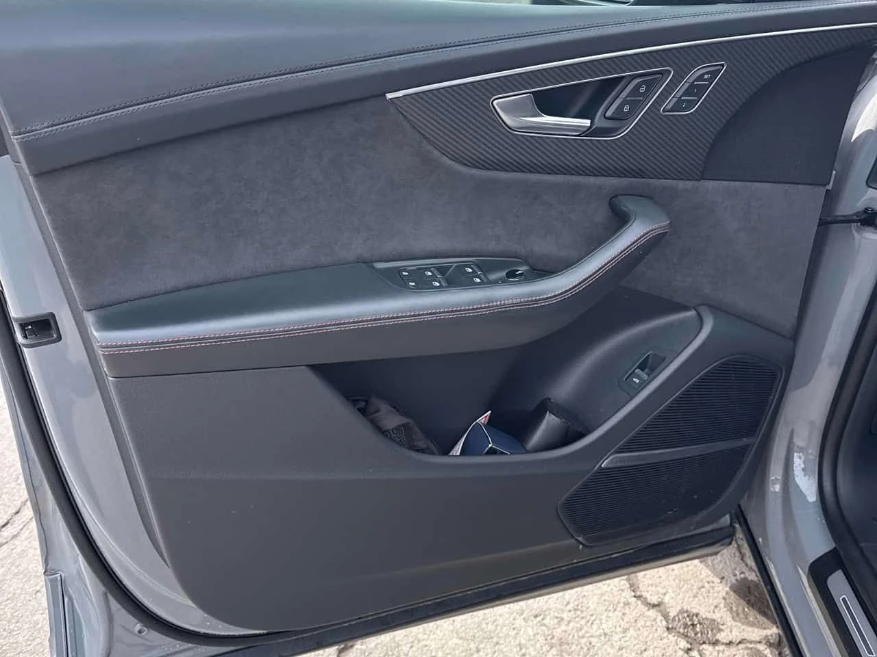 Audi RSQ8 4.0 TFSI quattro /DISTRONIC/360/B&O/ОБДУХВАНЕ, снимка 11 - Автомобили и джипове - 54108053