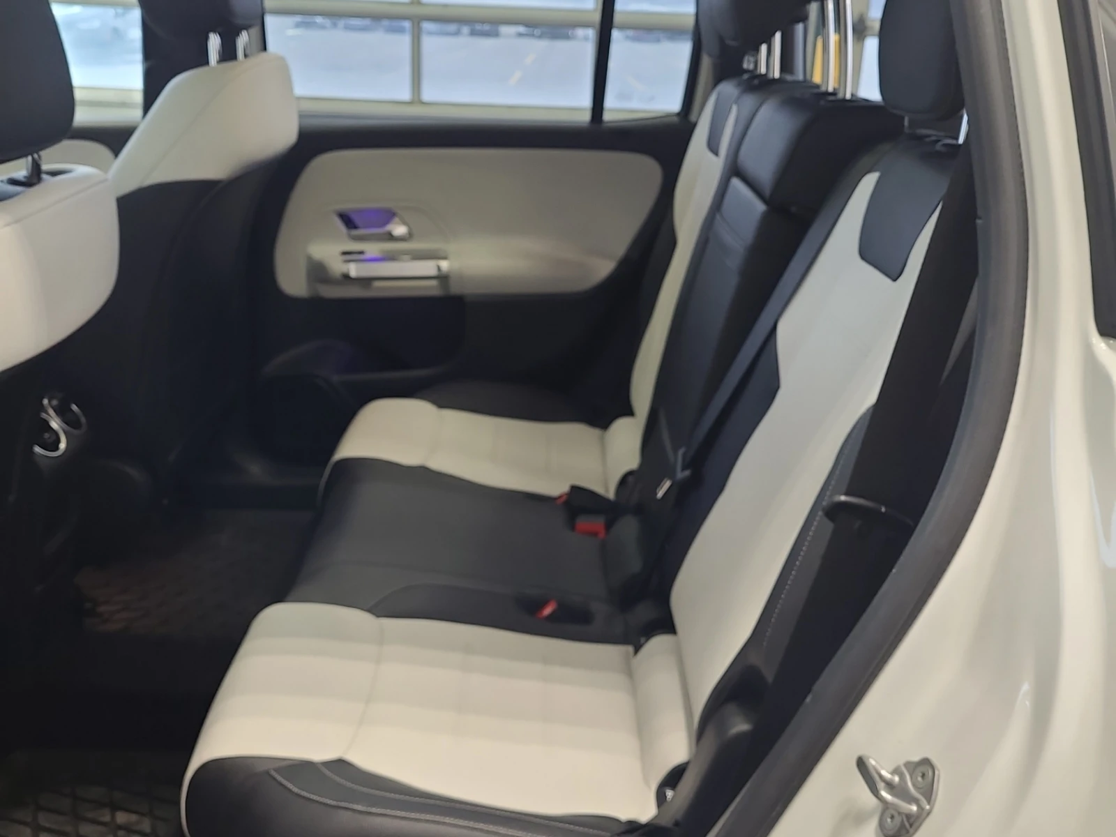 Mercedes-Benz GLB 250 * * CARFAX * * АВТО КРЕДИТ * * , снимка 8 - Автомобили и джипове - 54178595