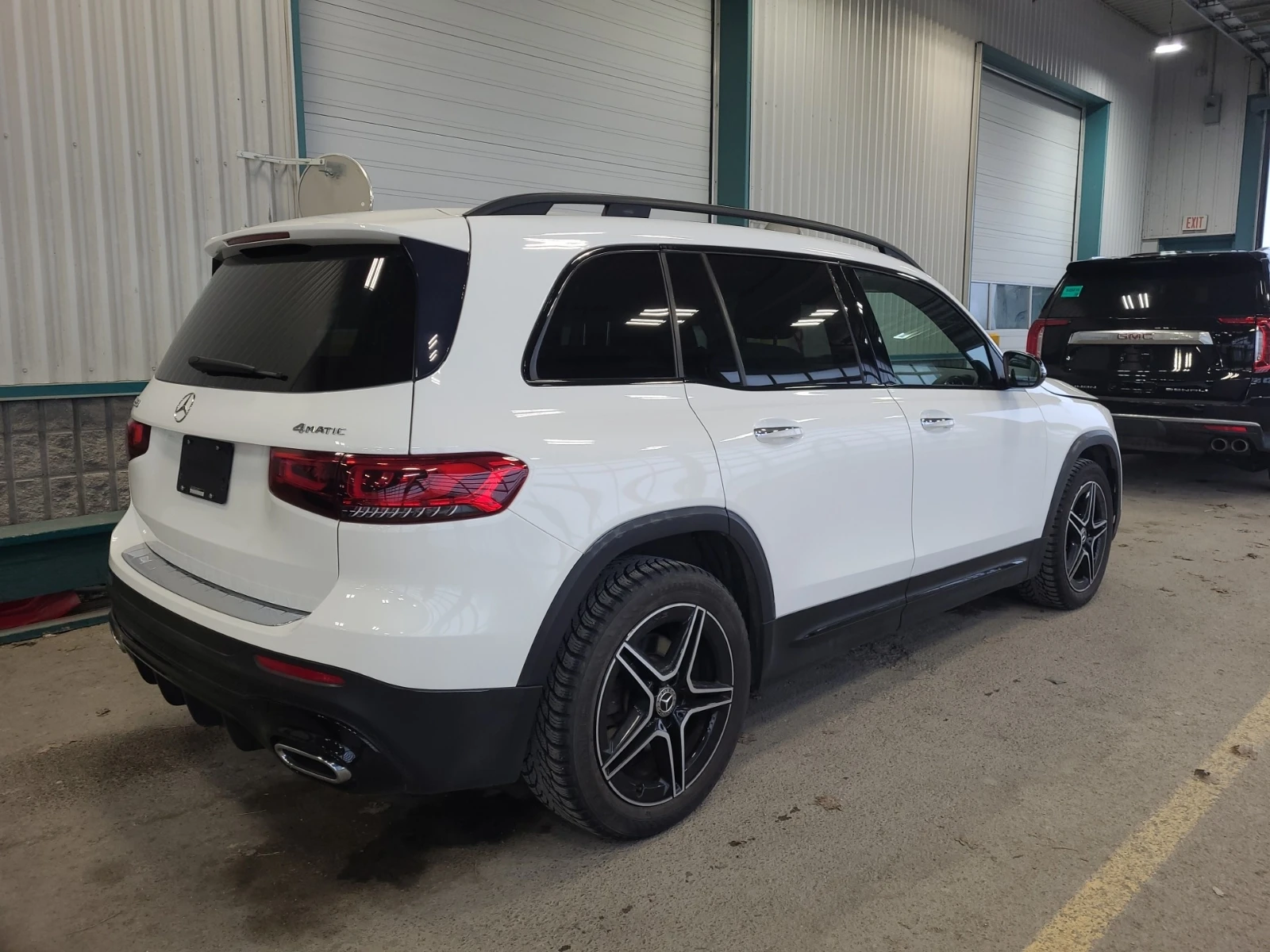 Mercedes-Benz GLB 250 * * CARFAX * * АВТО КРЕДИТ * * , снимка 3 - Автомобили и джипове - 54178595