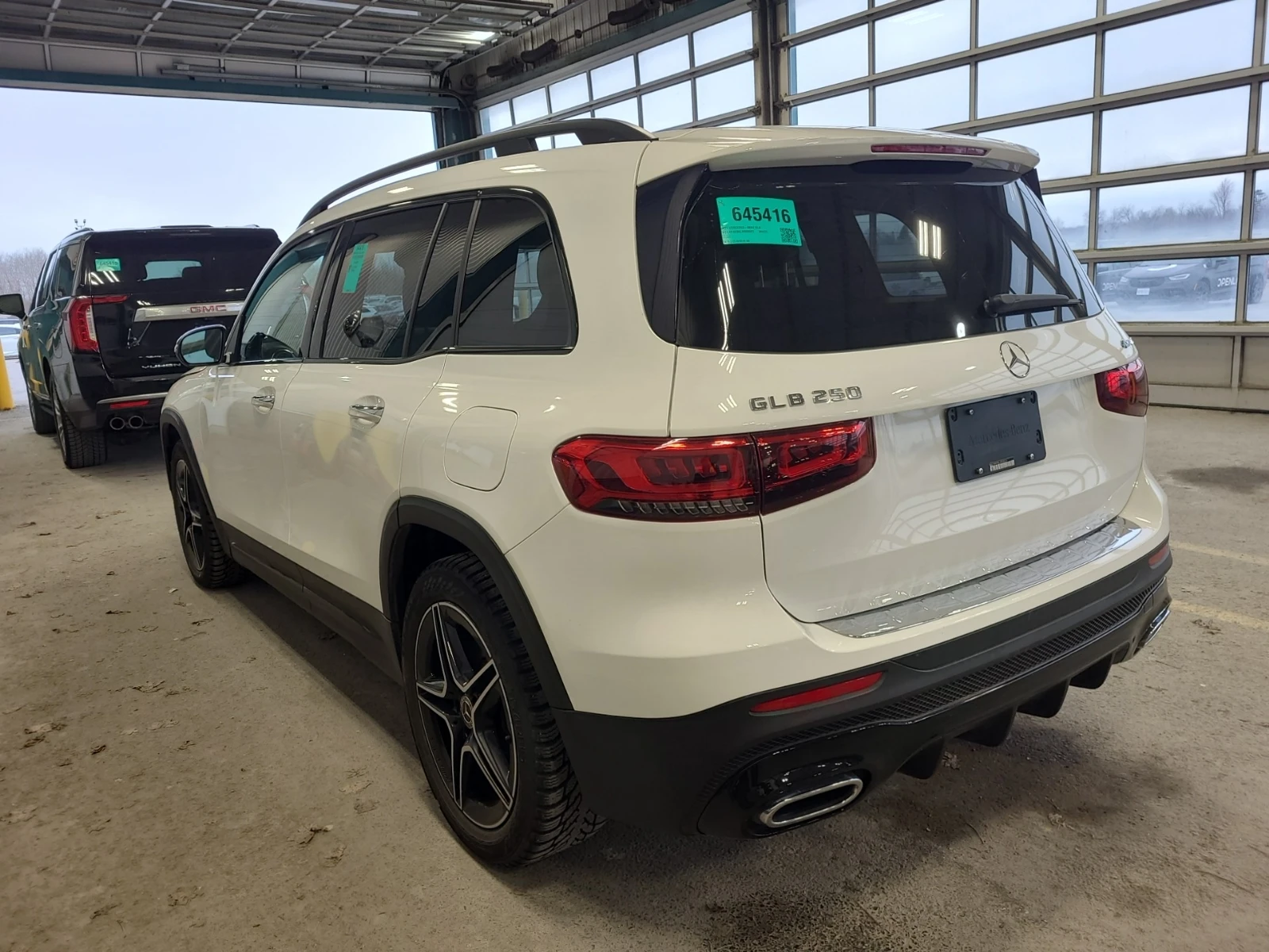 Mercedes-Benz GLB 250 * * CARFAX * * АВТО КРЕДИТ * * , снимка 4 - Автомобили и джипове - 54178595