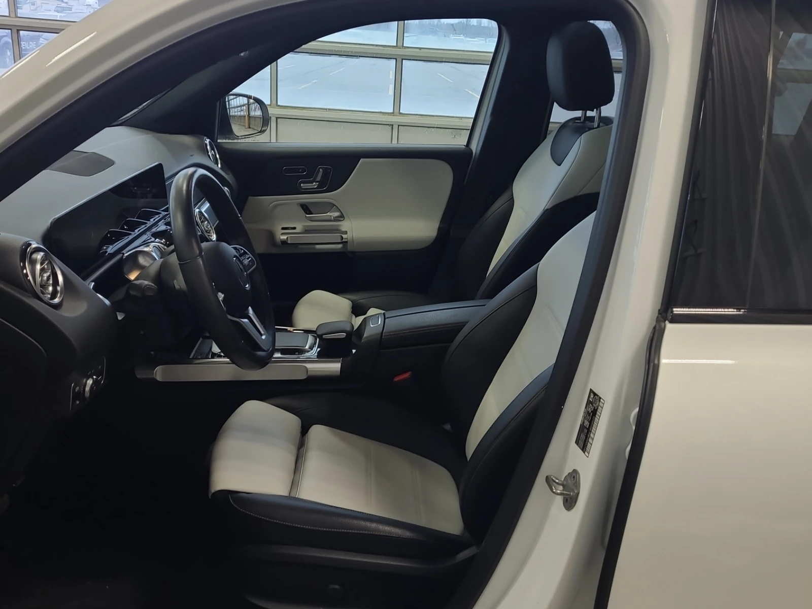 Mercedes-Benz GLB 250 * * CARFAX * * АВТО КРЕДИТ * * , снимка 7 - Автомобили и джипове - 54178595