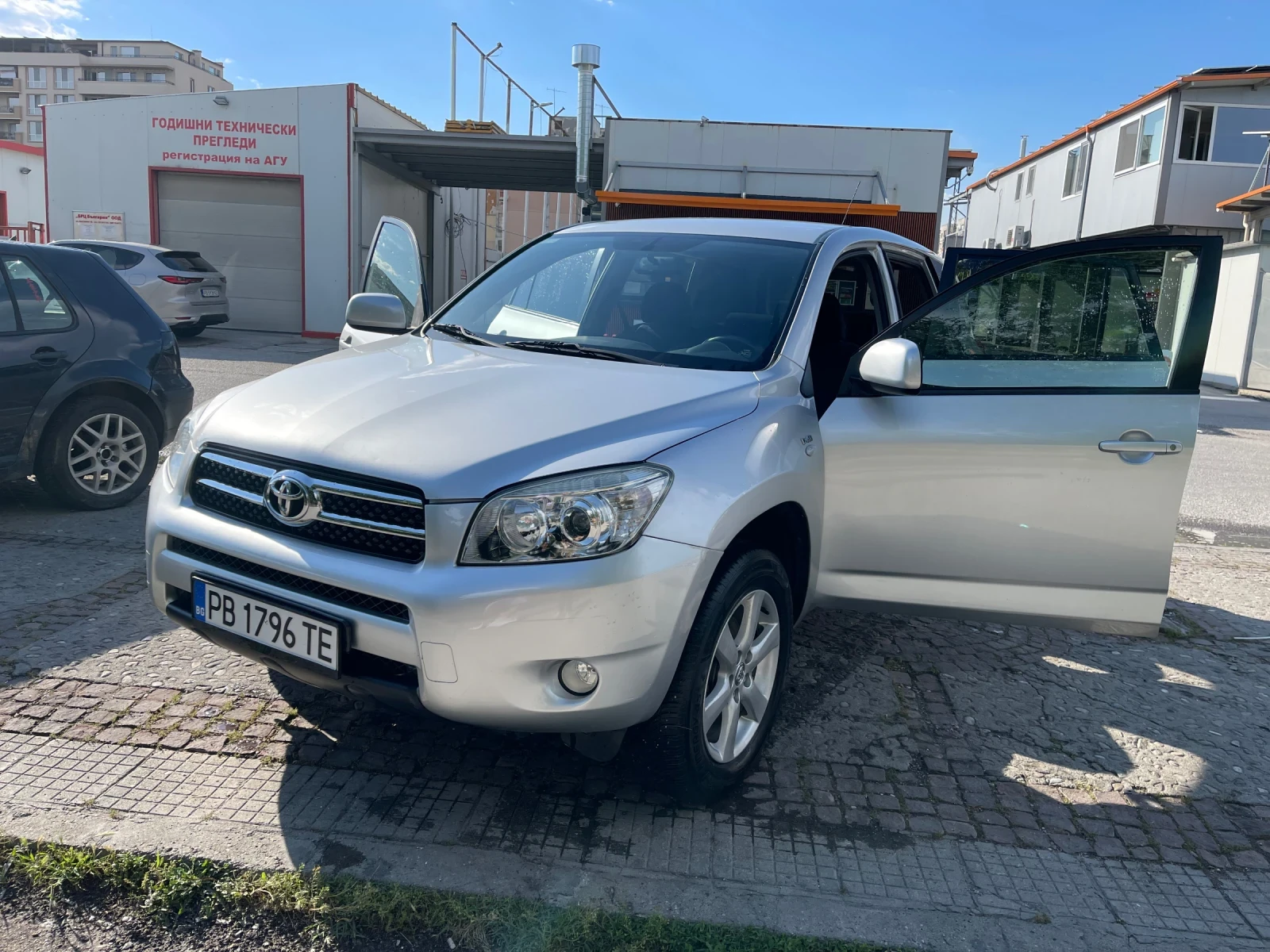 Toyota Rav4 2.2 D-4D 4x4, снимка 15 - Автомобили и джипове - 54729779