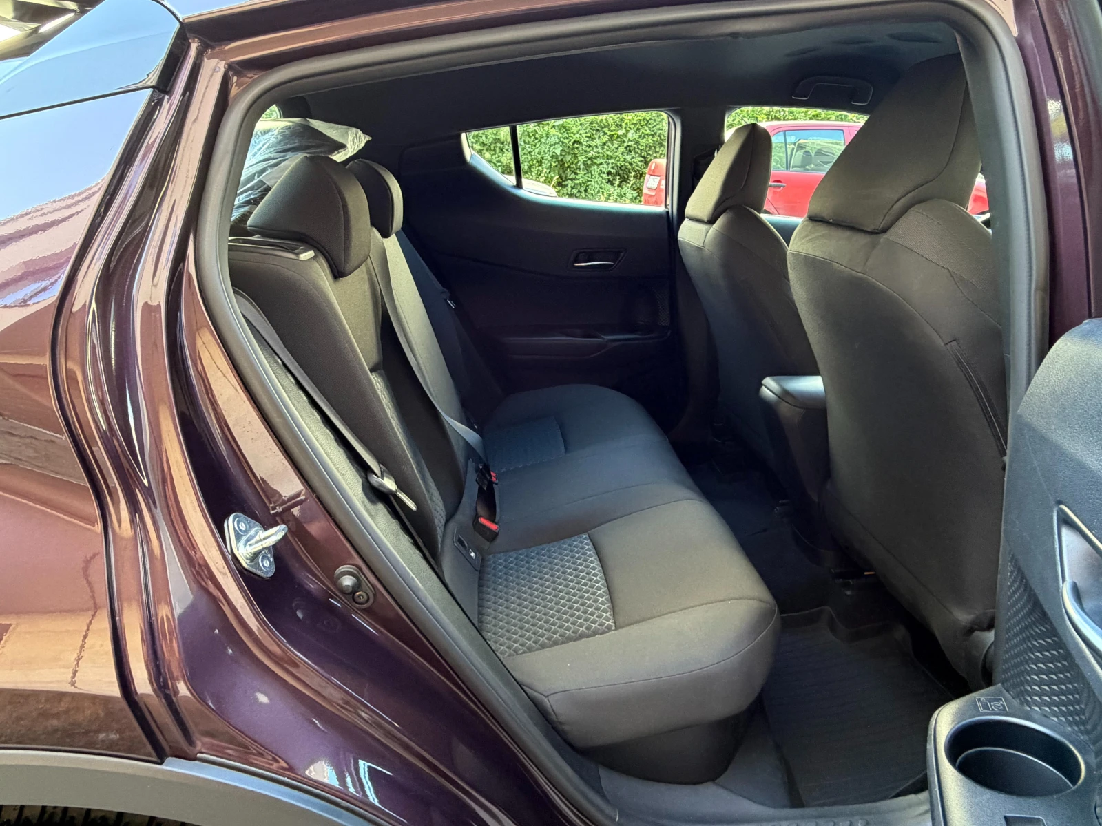 Toyota C-HR 1.8 Hybrid e-CVT - в Гаранция, снимка 13 - Автомобили и джипове - 55468132