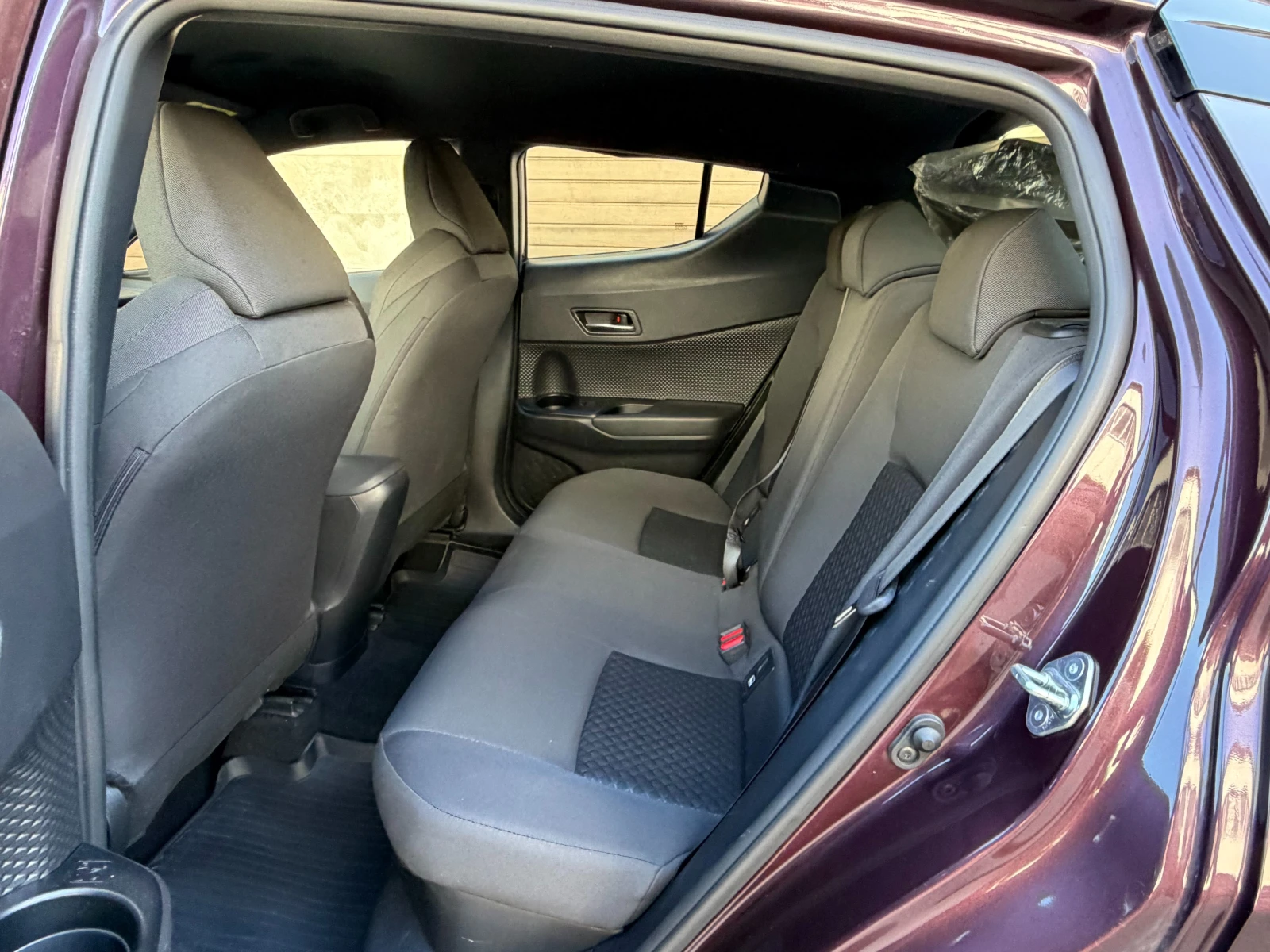 Toyota C-HR 1.8 Hybrid e-CVT - в Гаранция, снимка 12 - Автомобили и джипове - 55468132