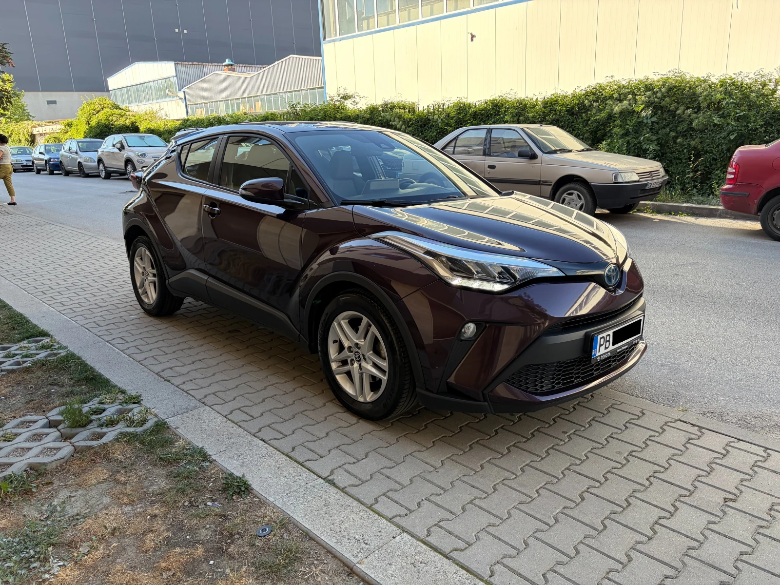 Toyota C-HR 1.8 Hybrid e-CVT - в Гаранция, снимка 2 - Автомобили и джипове - 55468132