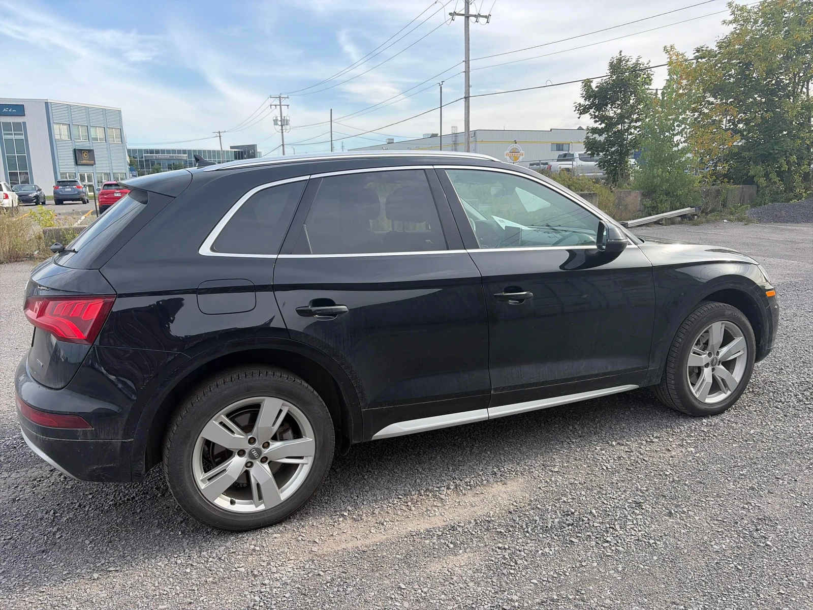 Audi Q5 * Technik * ОБДУХВАНЕ * ДИГИТАЛНО ТАБЛО * CARFAX *, снимка 3 - Автомобили и джипове - 56088321
