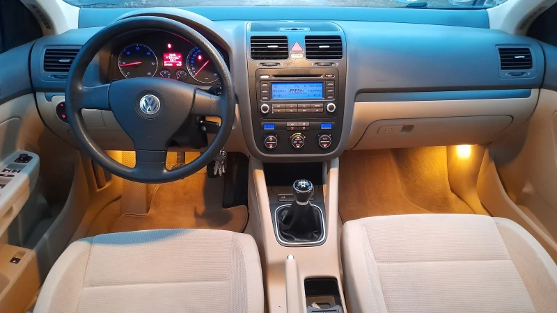 VW Jetta 1.9TDI 105kc Klima , снимка 12 - Автомобили и джипове - 48135225