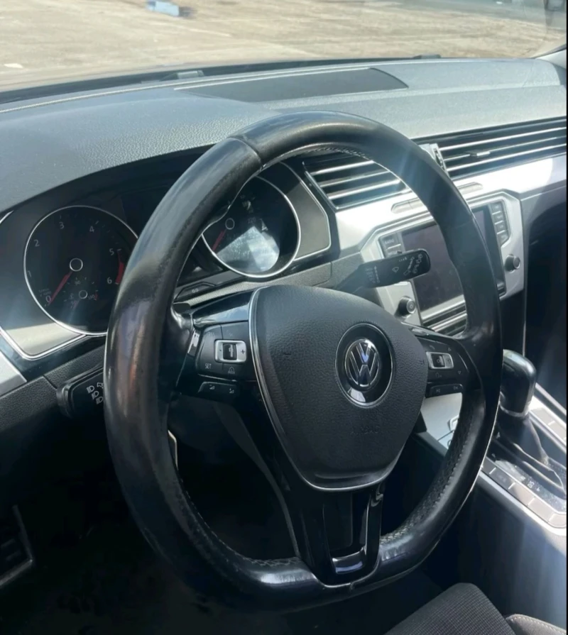 VW Passat, снимка 10 - Автомобили и джипове - 48637918